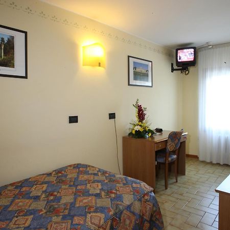 Albergo Alla Campana โตโล ภายนอก รูปภาพ