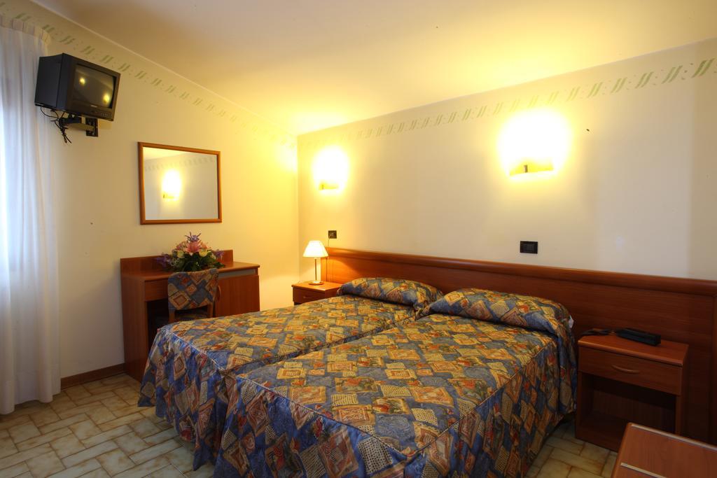 Albergo Alla Campana โตโล ภายนอก รูปภาพ