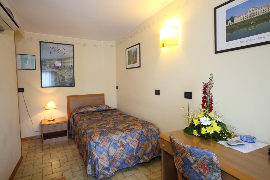 Albergo Alla Campana โตโล ภายนอก รูปภาพ