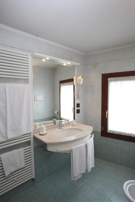 Albergo Alla Campana โตโล ภายนอก รูปภาพ